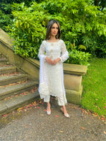 Load image into Gallery viewer, SEHRIARAZ ~NAYAAB~ SALWAR KAMEEZ CROCHET OUTFIT
